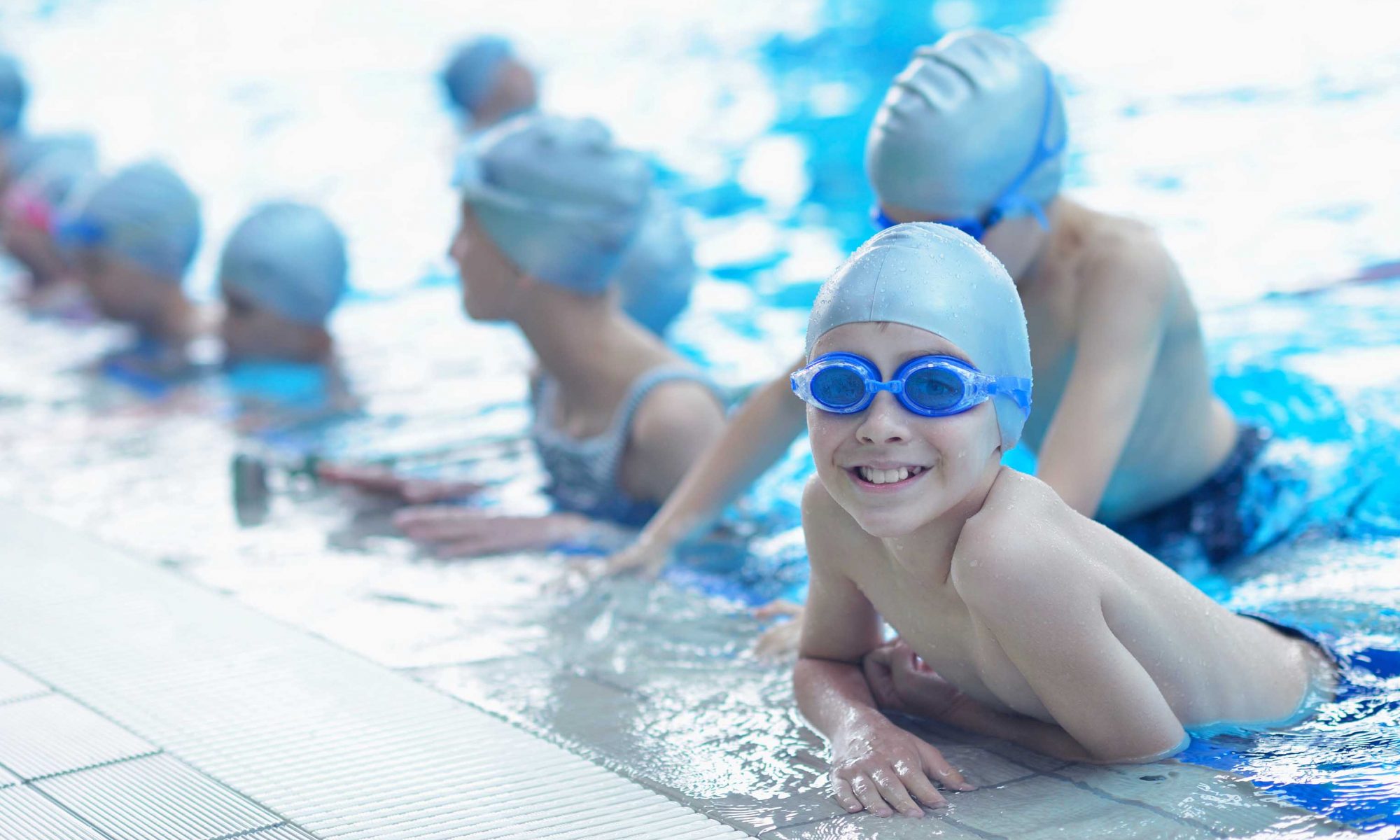 Сколько можно купаться в бассейне. Детское плавание. Дети пловцы. Детские групповые занятия в бассейне.